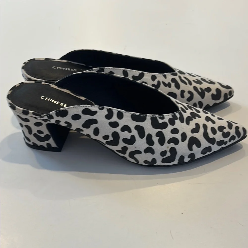 Chinese Laundry Black and White Leopard Print Mules - Picture 2 of 7